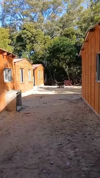 Video: recorrida completa de una vivienda de madera terminada, de la galería al interior